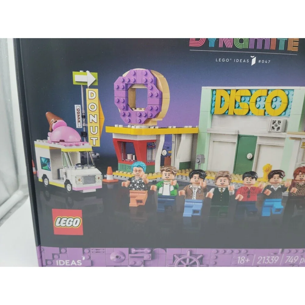 LEGO IDEAS BTS DYNAMITE (21339) Music Video Set. IN HAND